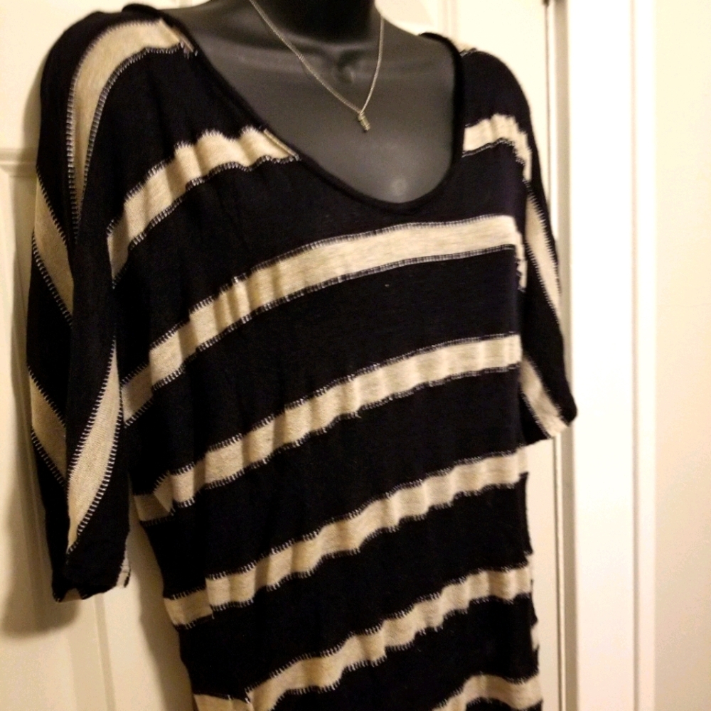 Womans top - Picture 3 of 3